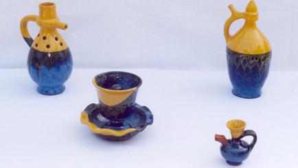 From left to right: The laughable jug (mascara bardaki), Fair Cup (dikaia koupa), Water Whistle, (nero-sfyrihtra), traditional pitcher (stamna)