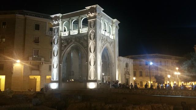 Il Sedile at night