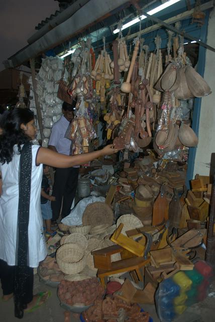 Merchants at the temple. Shopping at Ratha Beedi