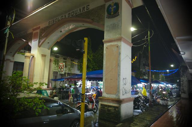 The gateway to Sibolga Square, a kind of night time street food market. The same street used to be the historic Chinese quarter, and many of the businesses are still owned by descendents of Chinese immigrants. (view in 1920)