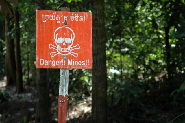 Land mine warning sign