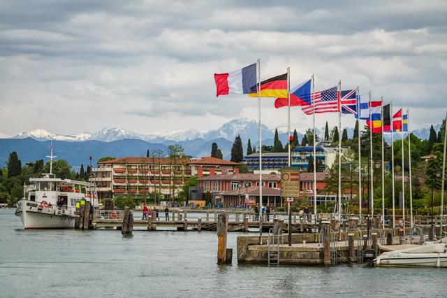 Sirmione port