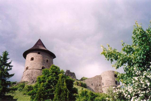 Somoskő Castle on a cloudy day