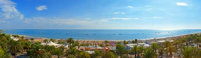  Panoramic view of the beach of San Benedetto del Tronto