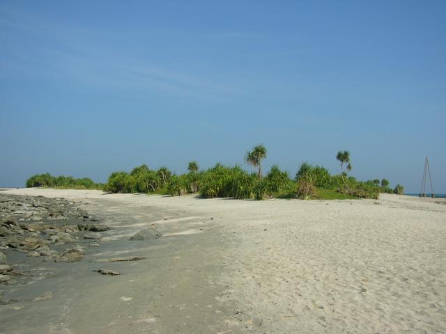 Chera Dwip, accessible at low tide