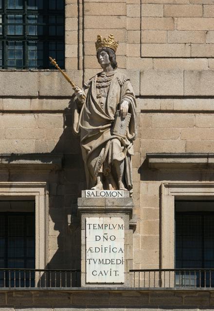 Statue of King Solomon on the façade of the Basilica