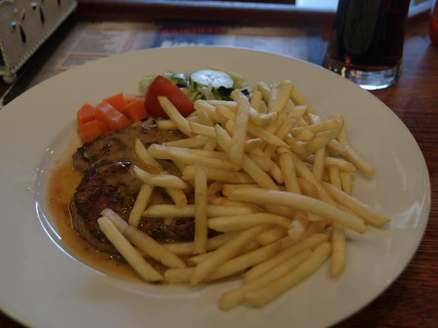 Steak au poivre, beef steak with peppercorn sauce, one of the classic dishes at Grilli Ribis.