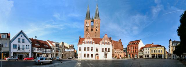 Marketplace with historical town hall (centre) and St Mary's Church (background)