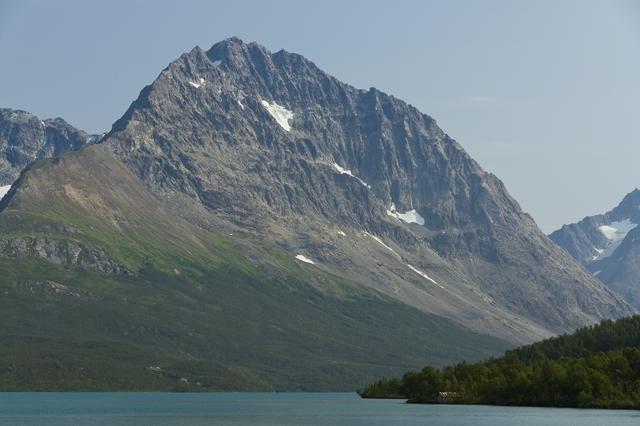 Stortinden summit at Jægervatnet lake