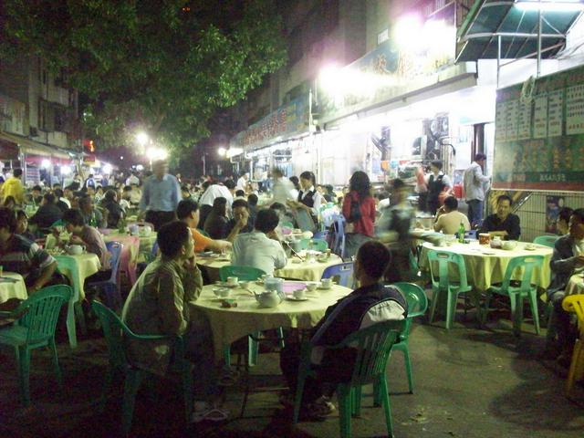 Casual street dining in Gongbei