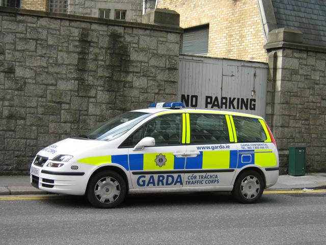 A garda car.