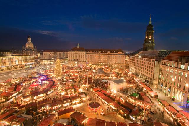 The Strietzelmarkt (Christmas market) in the heart of Altstadt