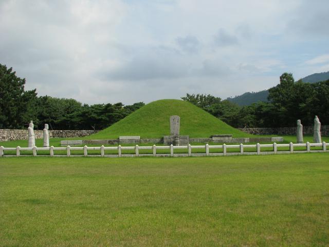 The tomb of Kim Suro