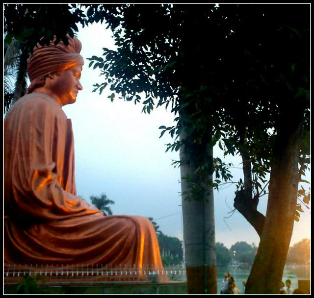 Statue of Swami Vivekanada at Vivekanand Sarovar