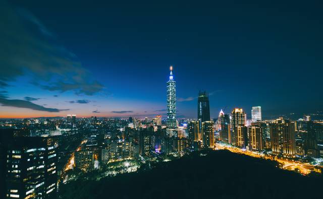 An evening in Taipei from Elephant Mountain in 2017.