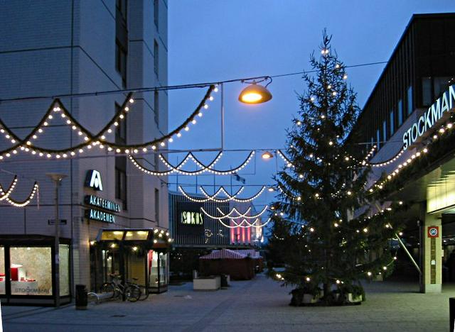 Department stores in Tapiola during the Christmas season