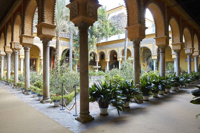 Main courtyard, Las Dueñas Palace