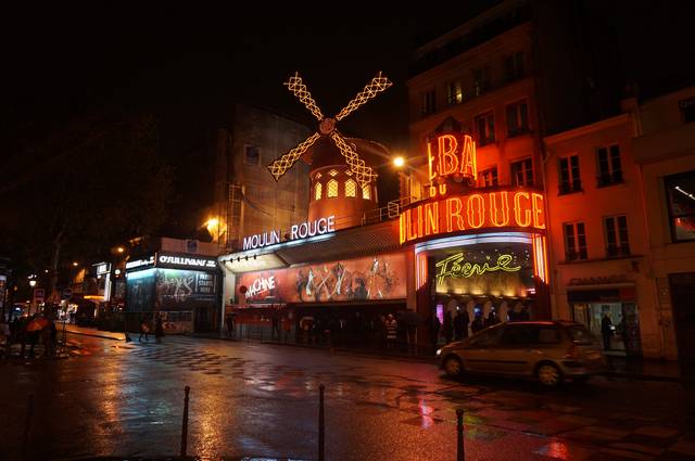 The Moulin Rouge at night in rain