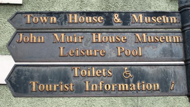 This sign list most of the attractions of Dunbar.