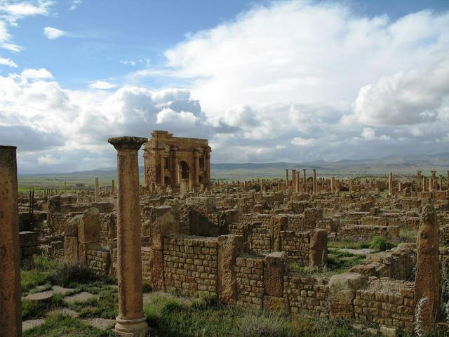 Roman ruins around the Arch of Trajan, at Timgad