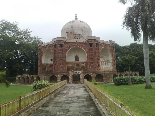 Tomb of Qutb-ud-Din Muhammad Khan, the tutor of two of Mughal Emperor Akbar Khan's sons