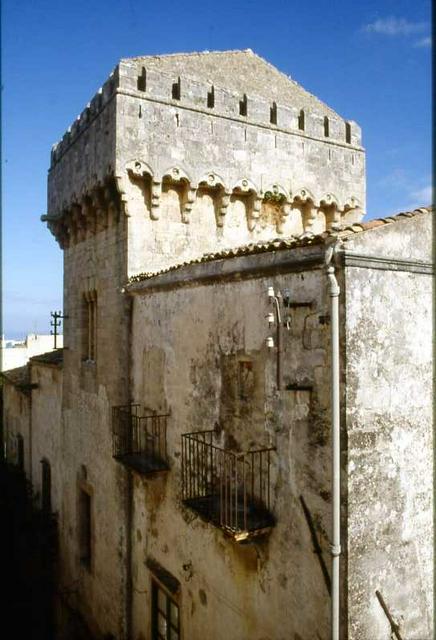 The imposing tower of palazzo De Ballis.