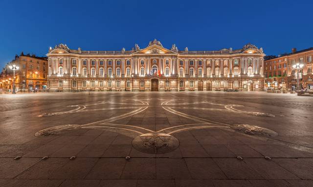 Toulouse Capitole at night