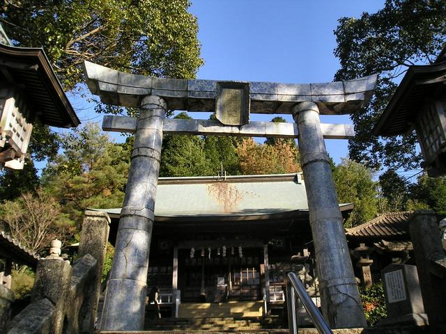 porcelain archway of Tozan Shrine