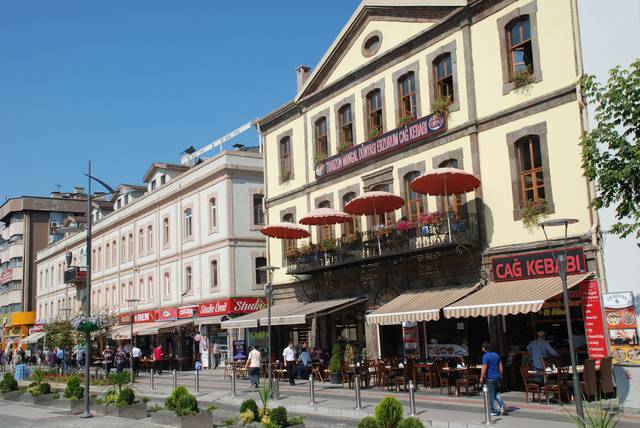 Atatürk Alani, the street encircling Meydan park in downtown Trabzon