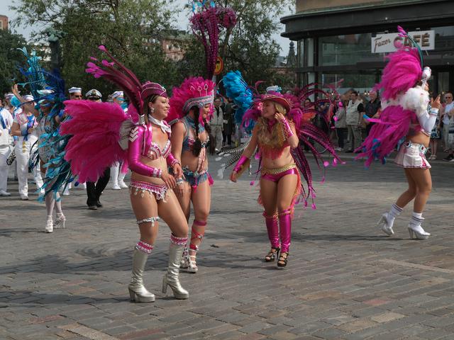 Samba dancers at the Tampere Floral Festival.