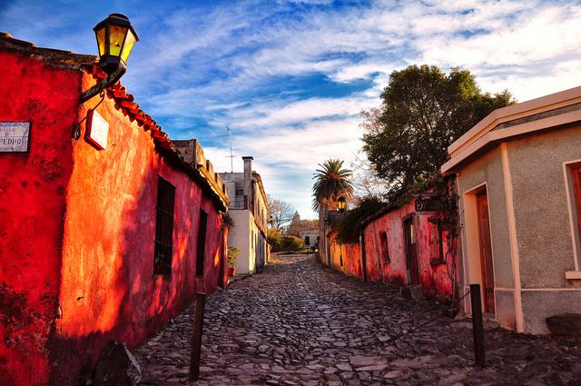Calle de los Suspiros in the old town of Colonia del Sacramento