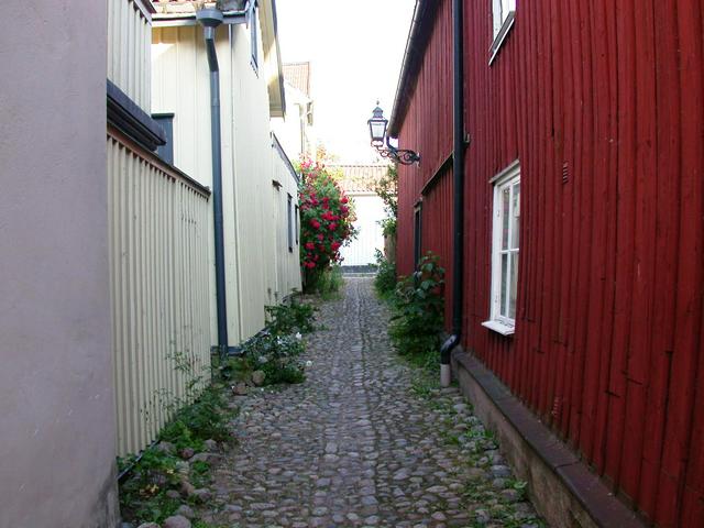 The narrow streets of central Vadstena.