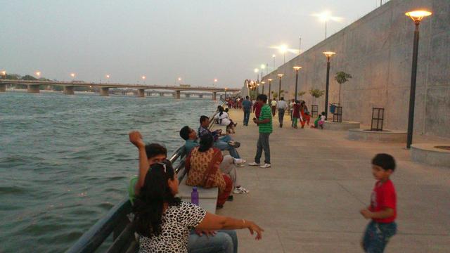 Sabarmati Riverfront (Evening)