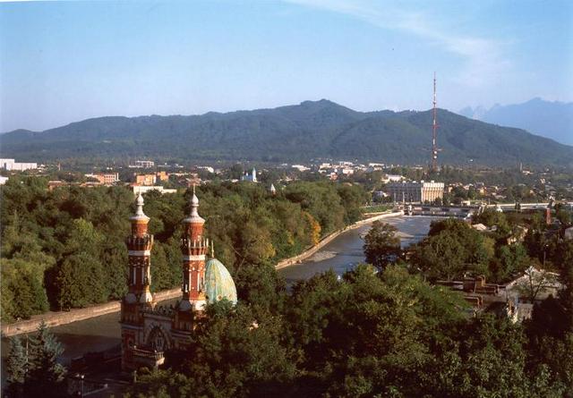 The river Terek and the 1908 Mukhtarov Mosque