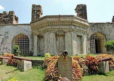 Kondapalli Fort