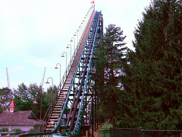 Lift Hill of Viper at Darien Lake