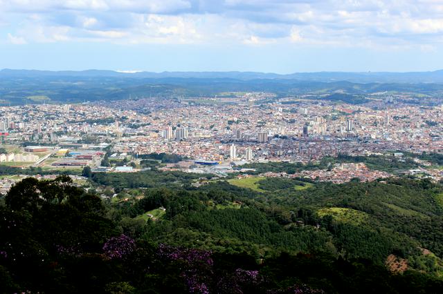 Mogi das Cruzes seen from Pico do Urubu.