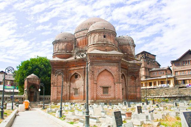 Tomb of Zain-ul-Abudin's Mother