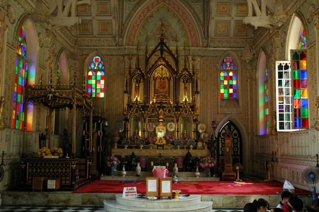 Inside the church-cum-temple, Wat Niwet