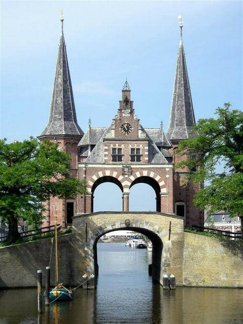 Once part of the city wall, the Waterpoort is now a symbol for the city.