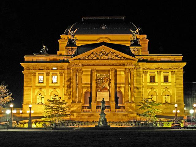 Hessisches Staatstheater, backside from the park