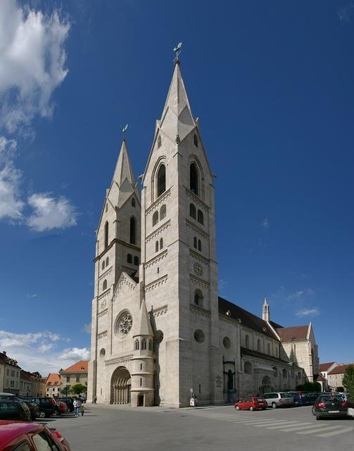 Cathedral (Dom), dating from the late Romanesque period