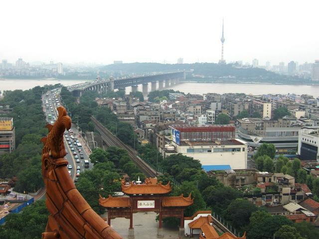 A section of Wuchang, the Yangtze River, and Hanyang seen from the Yellow Crane Tower