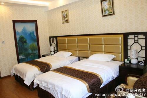 Ya Lu Zang Bu Jiang Hotel