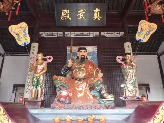 The warrior deity Zhenwu, assisted by the Snake General and the Tortoise General, in Yangzhou's Wudangxing Palace (武当行宫, Wudangxing gong), a Taoist temple in Dongguang St (东关街, Dongguan Jie)