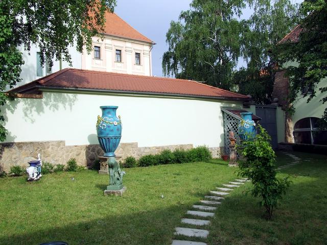 Garden of Zsolnay Museum