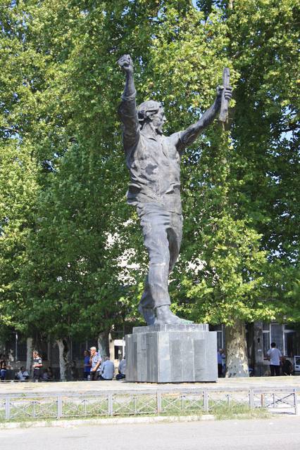 Lanchkhuti - Monument on main square