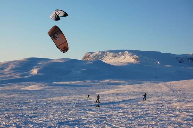 Kiters beneath Hallingskarvet