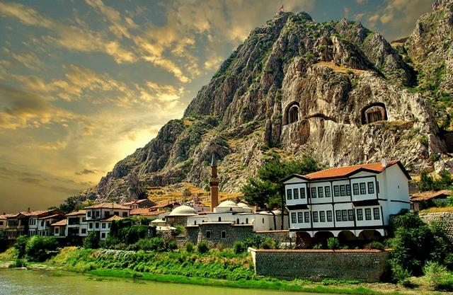 Rock tombs of the Pontic kings above the Yeşilırmak River