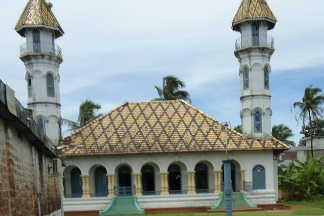 Arakkal mosque in Kannur beach